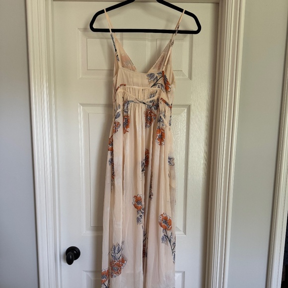 ASTR - Peach Sorbet Floral - The Dress - Picture 3 of 7